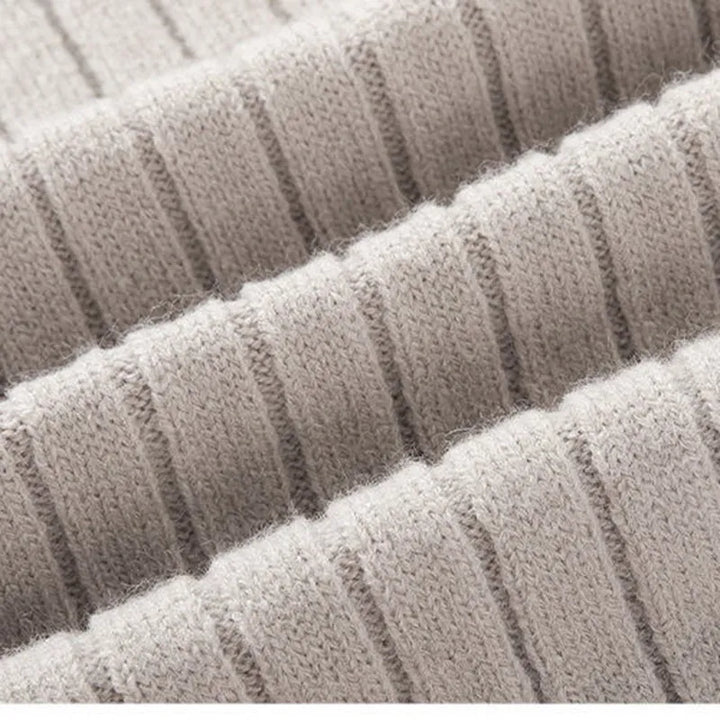 Lune London | Knit sweater with mock neck and half-zip - Elegant casual and professional look