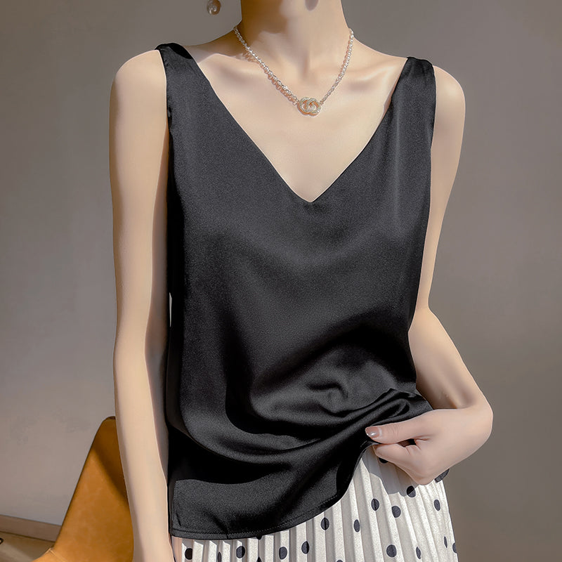 Chic und Stil | Sleeveless Top Made of Satin Silk