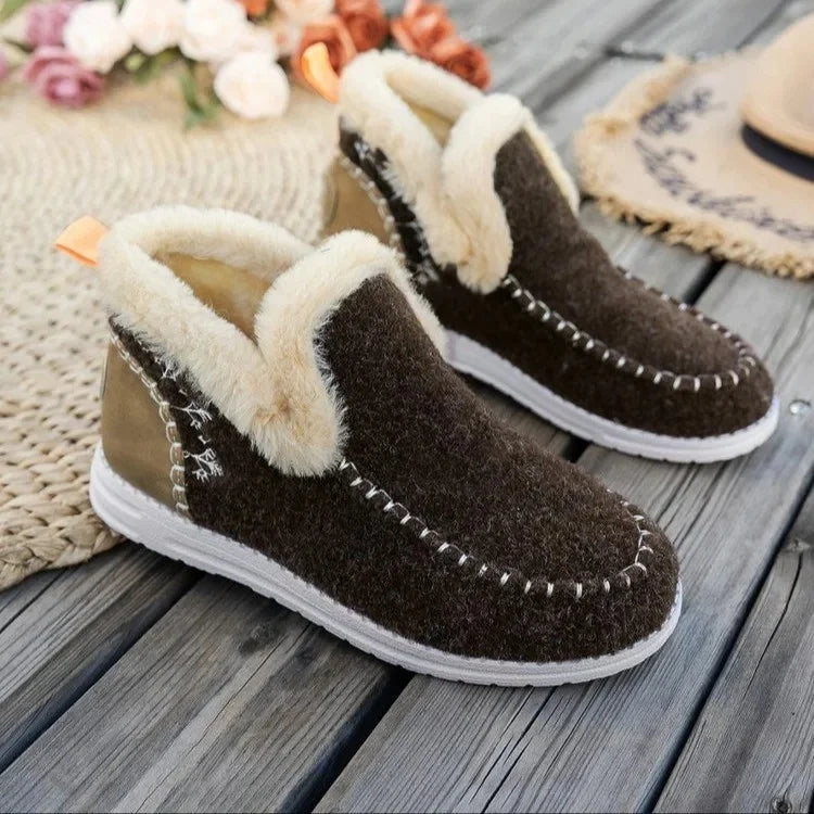 Lune London | Ankle boots - Felt-like texture - Lined with synthetic fur - Cozy, casual fit - Embroidered trim