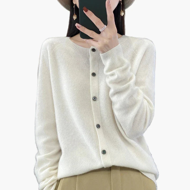Chic und Stil | Classic cardigan - Elegant everyday style for the office and leisure