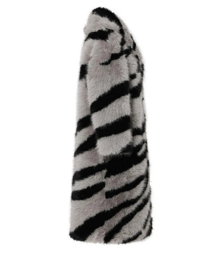 Lune London | Longer fur coat for women with animal print - Luxurious and stylish winter design