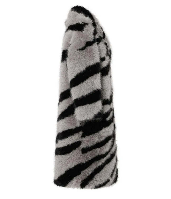 Lune London | Longer fur coat for women with animal print - Luxurious and stylish winter design
