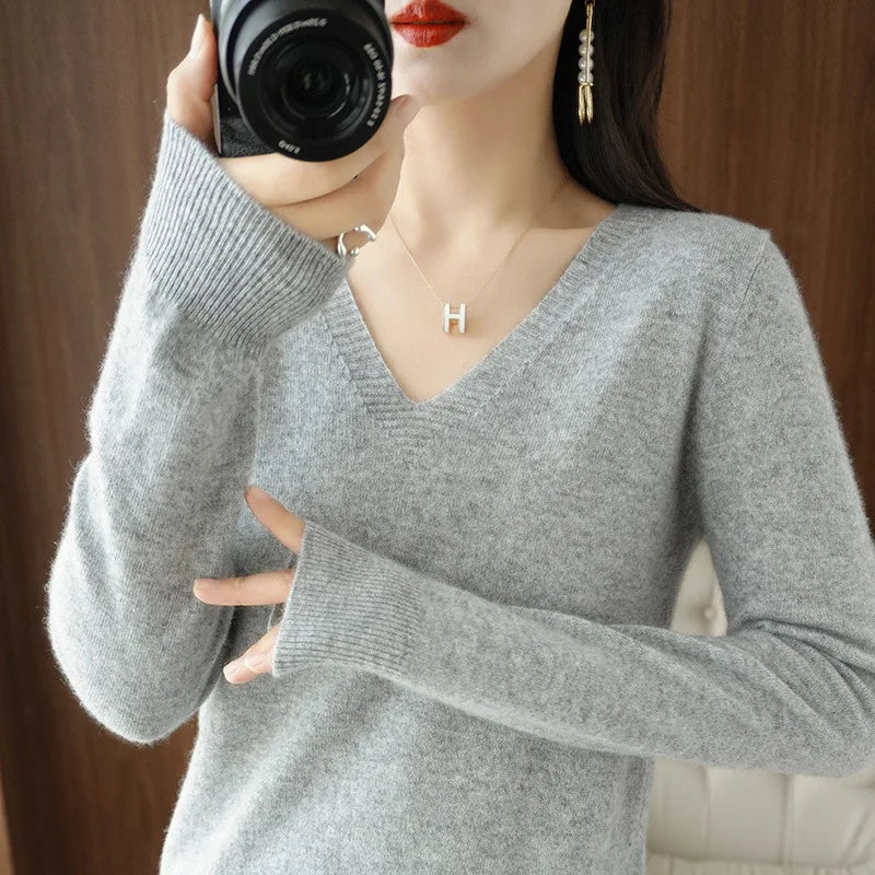 Lune London | Pullover - Comfortable V-neck Pullover