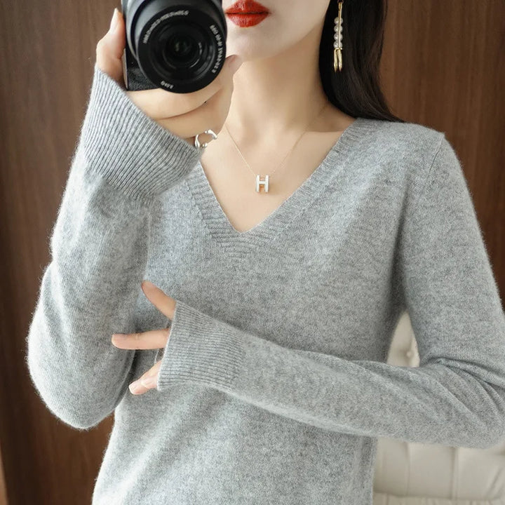 Lune London | Pullover - Comfortable V-neck Pullover