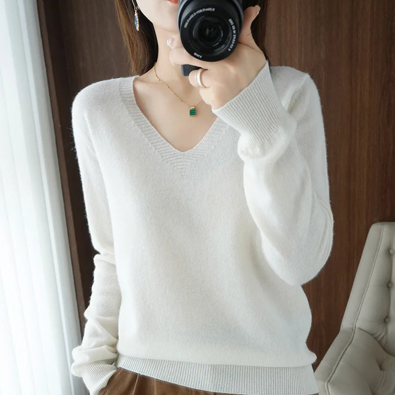 Lune London | Pullover - Comfortable V-neck Pullover