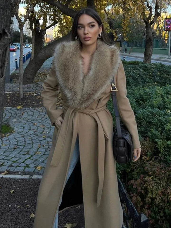 Lune London | Long Coat with Faux Fur Collar Tailored Fit Elegant Look