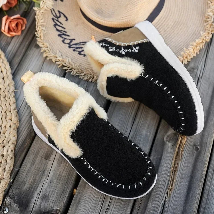 Lune London | Ankle boots - Felt-like texture - Lined with synthetic fur - Cozy, casual fit - Embroidered trim