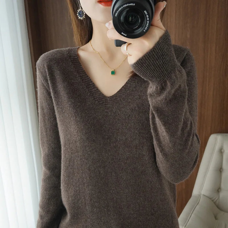 Lune London | Pullover - Comfortable V-neck Pullover