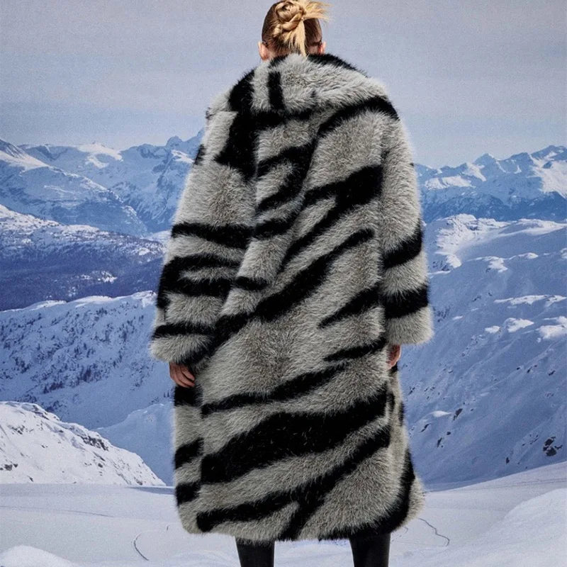 Lune London | Longer fur coat for women with animal print - Luxurious and stylish winter design