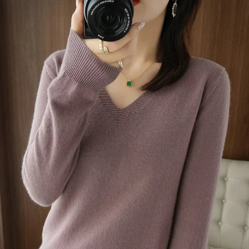 Lune London | Pullover - Comfortable V-neck Pullover
