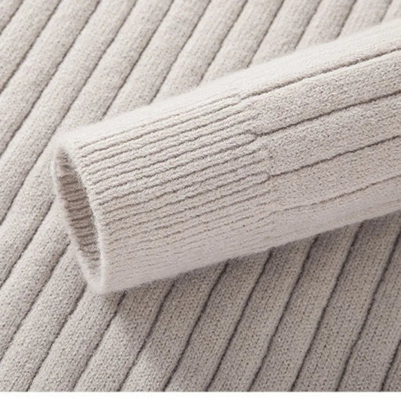 Lune London | Knit sweater with mock neck and half-zip - Elegant casual and professional look
