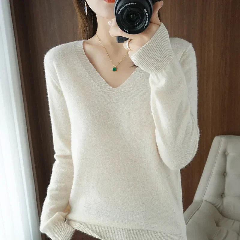 Lune London | Pullover - Comfortable V-neck Pullover