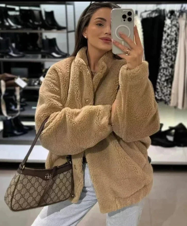 Lune London | Jacket - Soft Faux Fur - Oversized Fit - Button Closure - Long Sleeves