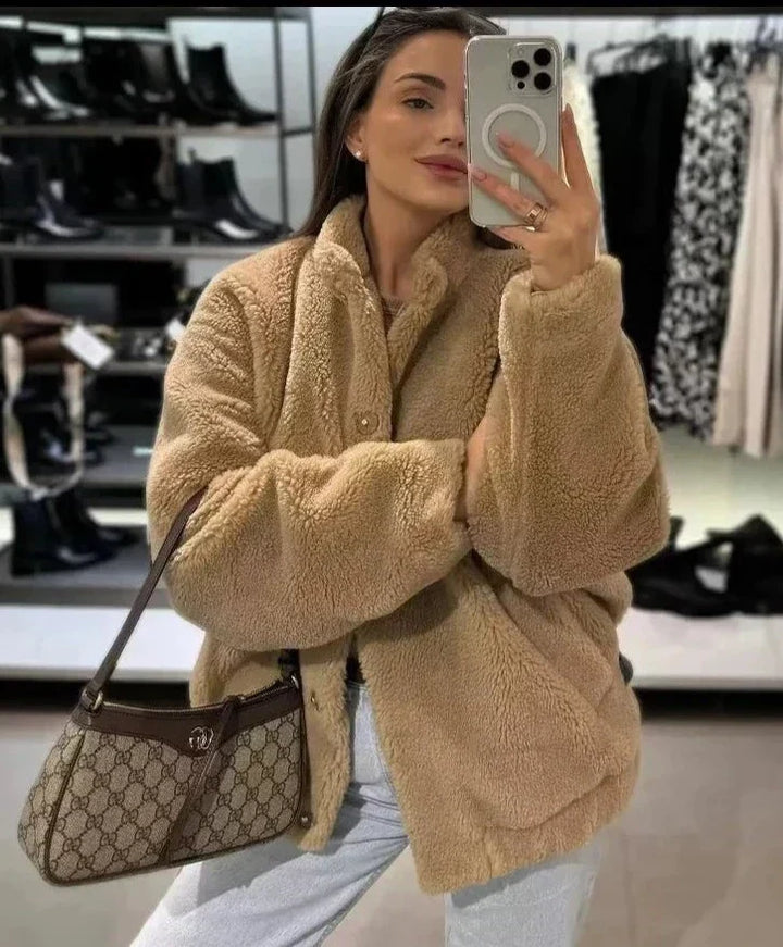 Lune London | Jacket - Soft Faux Fur - Oversized Fit - Button Closure - Long Sleeves