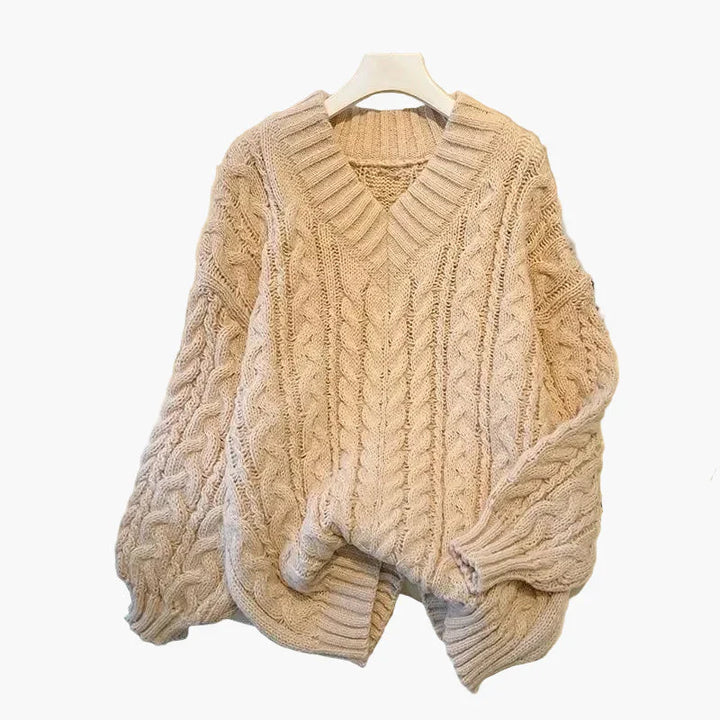 Lune London | Sweater in chunky knit with V neck winter leisure design twist