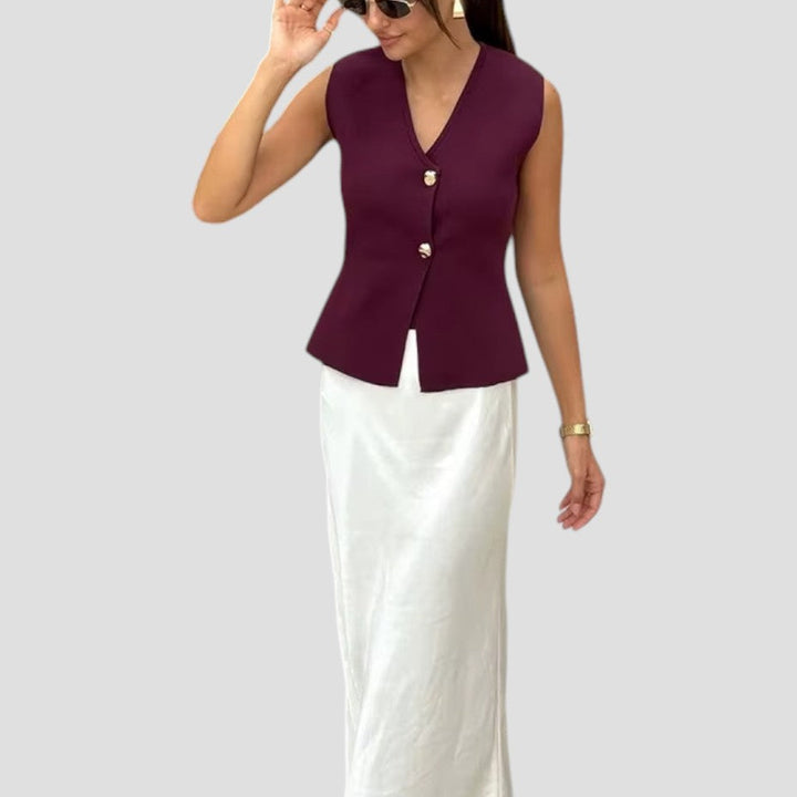 Chic und Stil | Women's Knitted Sleeveless Vest with Gold Button Closure