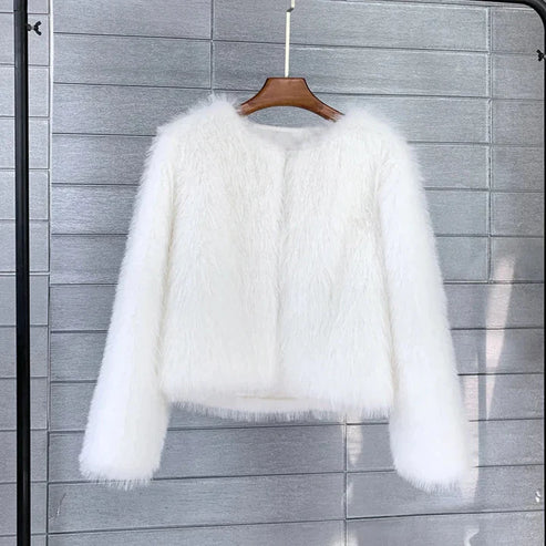 Lune London | Elegant Short Coat Made Of Faux Fur