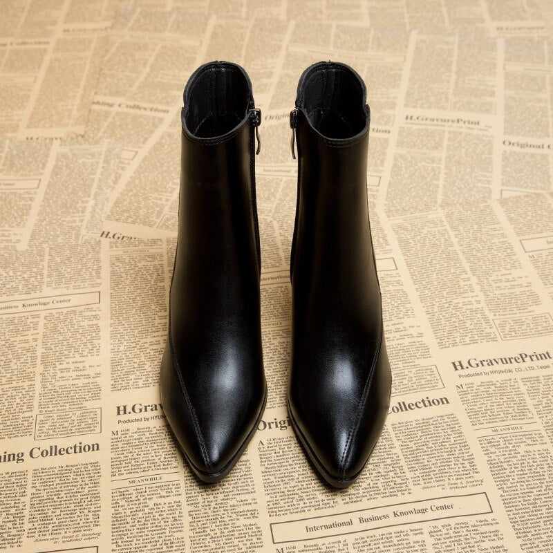 Women's boots Lune London in style - Slender silhouette for timeless elegance