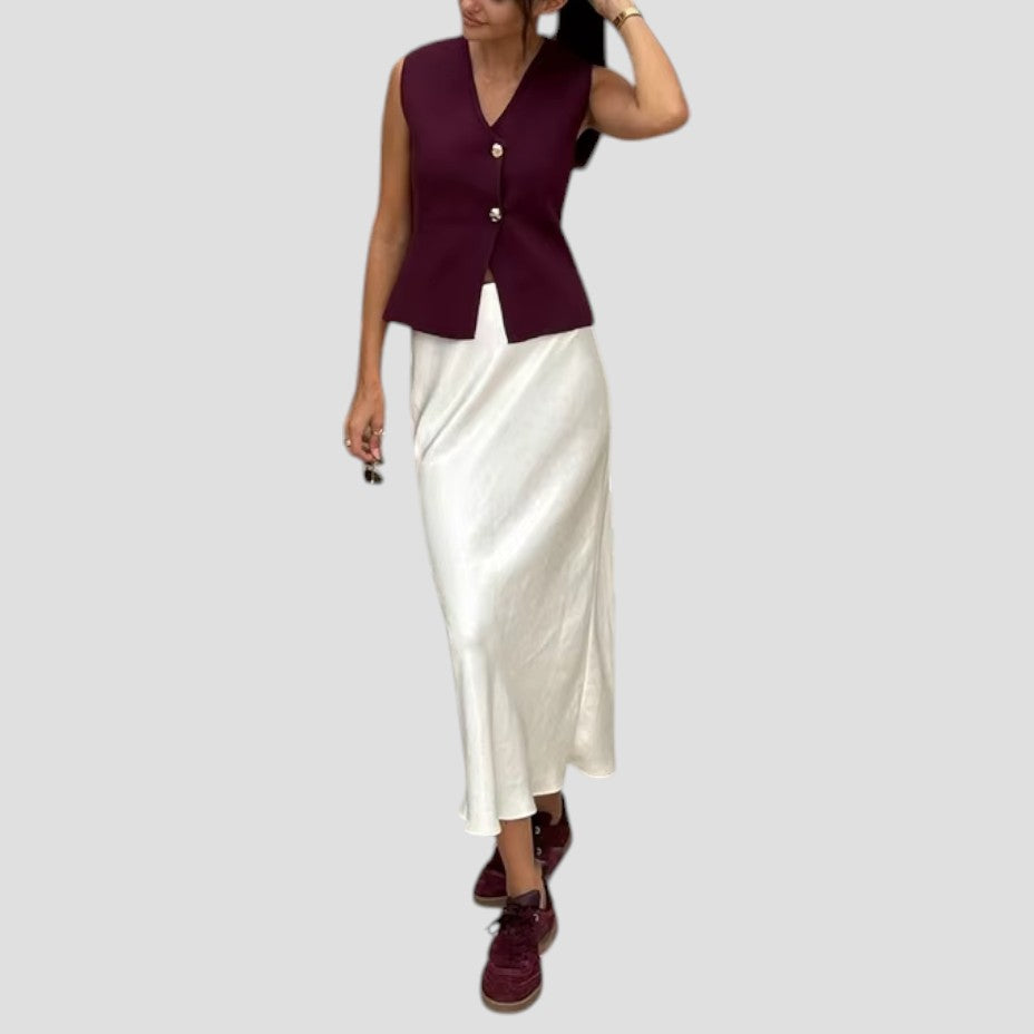 Chic und Stil | Women's Knitted Sleeveless Vest with Gold Button Closure
