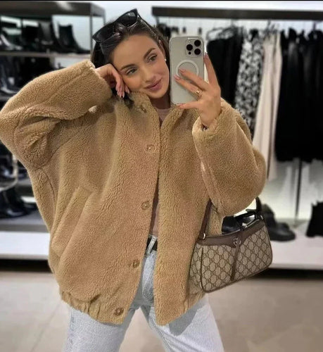 Lune London | Jacket - Soft Faux Fur - Oversized Fit - Button Closure - Long Sleeves
