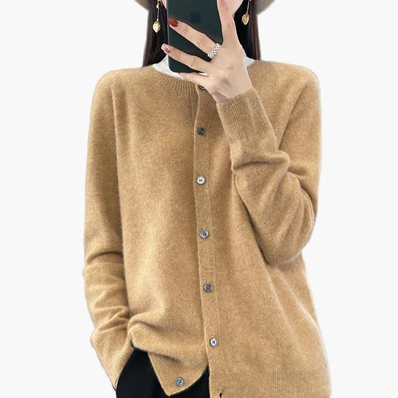 Chic und Stil | Classic cardigan - Elegant everyday style for the office and leisure