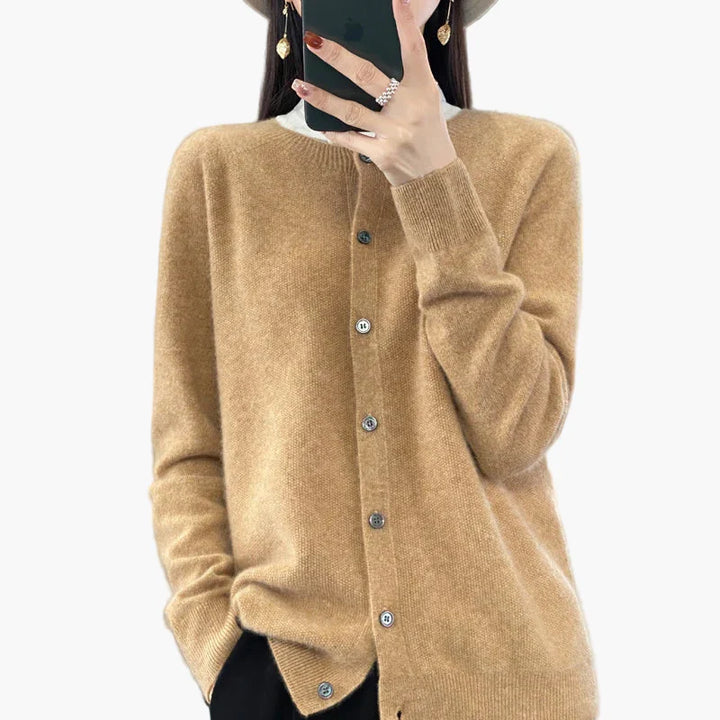 Chic und Stil | Classic cardigan - Elegant everyday style for the office and leisure