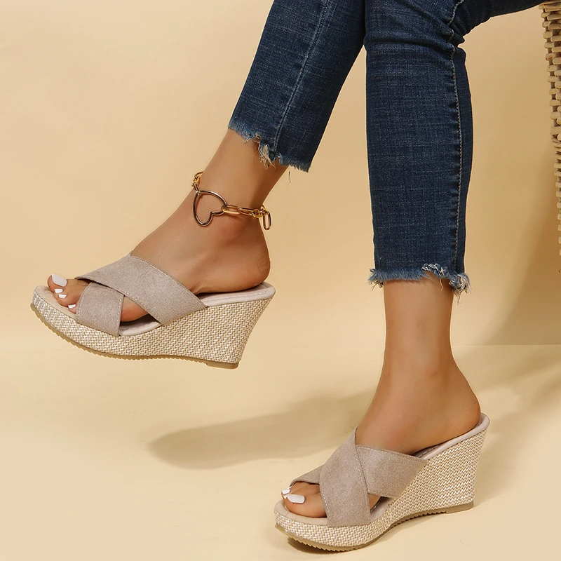 Lune London | Orthopedic Women's Sandals Design