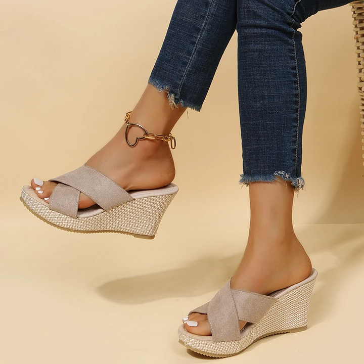 Lune London | Orthopedic Women's Sandals Design
