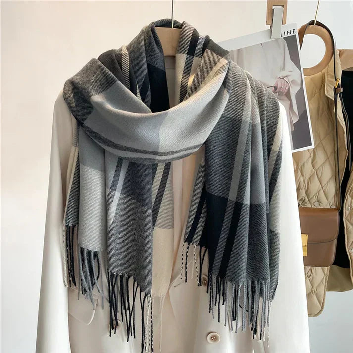 Lune London | Classic Scarf with Checkered Pattern