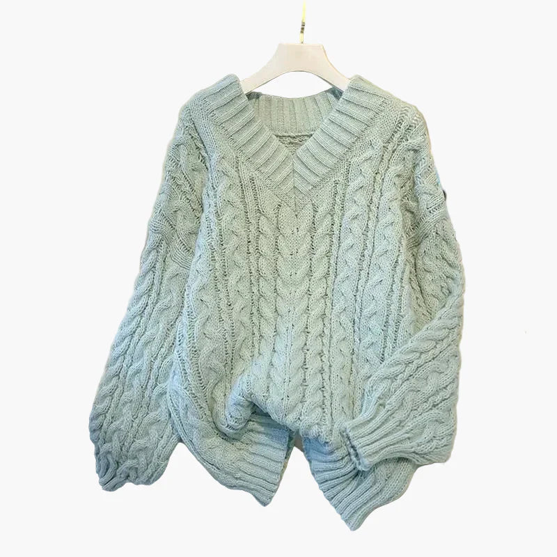 Lune London | Sweater in chunky knit with V neck winter leisure design twist