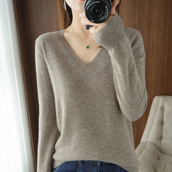 Lune London | Pullover - Comfortable V-neck Pullover