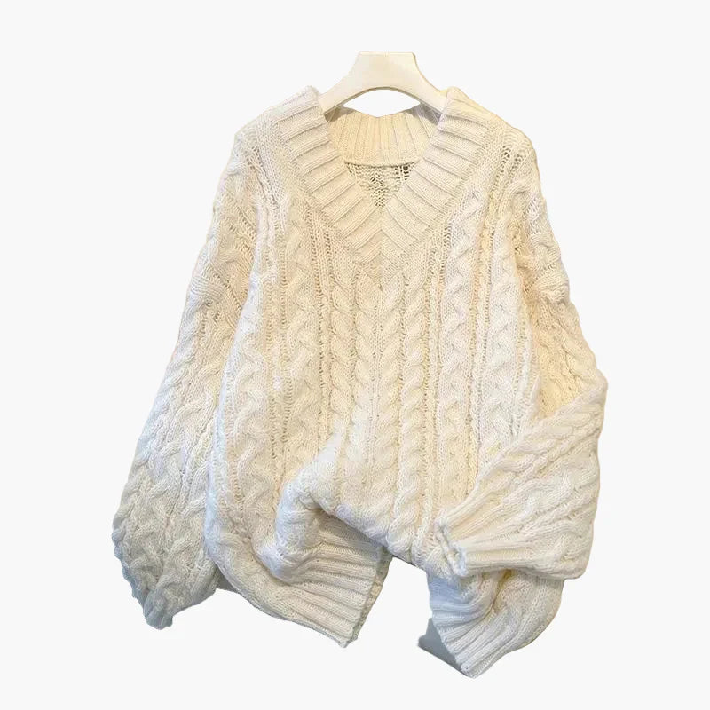 Lune London | Sweater in chunky knit with V neck winter leisure design twist