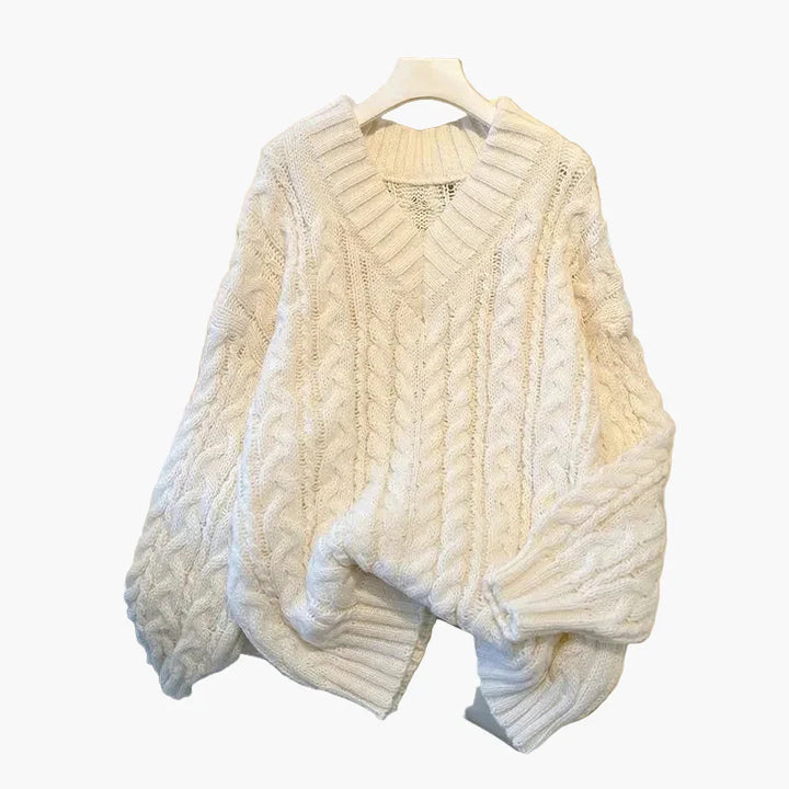 Lune London | Sweater in chunky knit with V neck winter leisure design twist