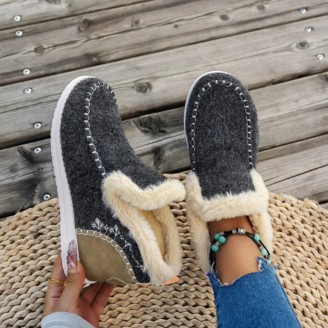 Lune London | Ankle boots - Felt-like texture - Lined with synthetic fur - Cozy, casual fit - Embroidered trim