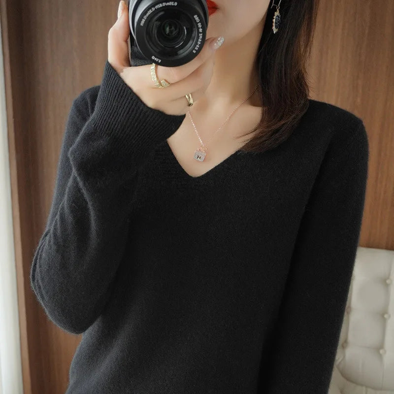 Lune London | Pullover - Comfortable V-neck Pullover
