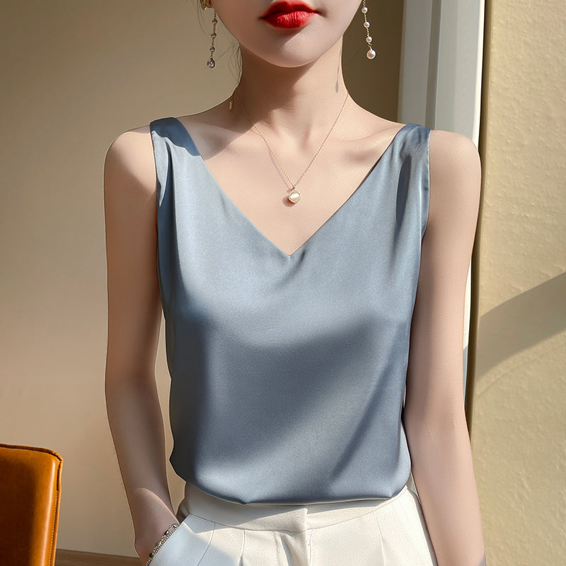 Chic und Stil | Sleeveless Top Made of Satin Silk