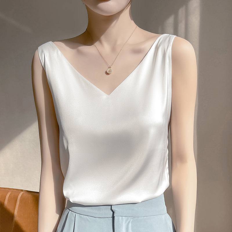 Chic und Stil | Sleeveless Top Made of Satin Silk