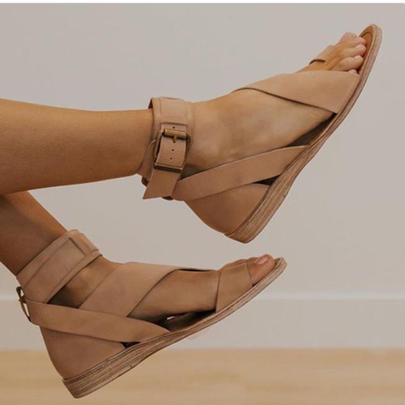 Lune London | Sandals with cross strap and toe ring