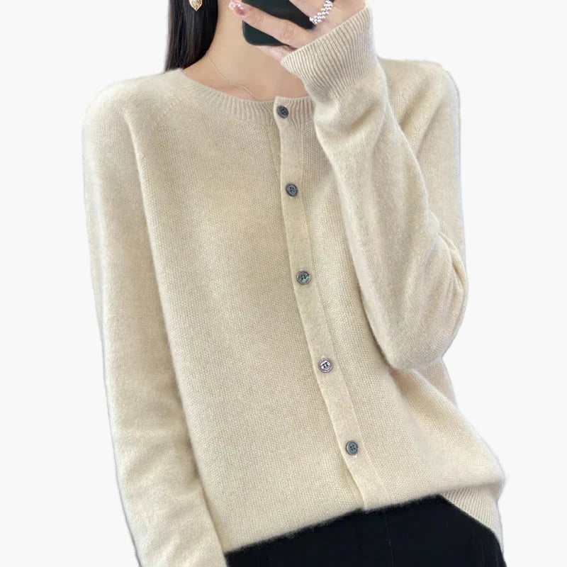 Chic und Stil | Classic cardigan - Elegant everyday style for the office and leisure