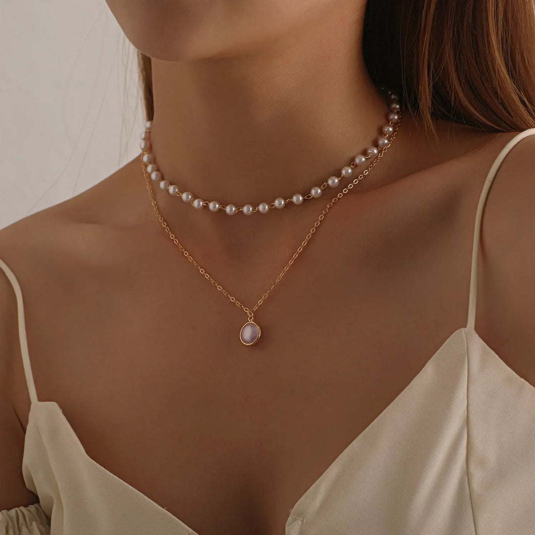 Chic Und Stil | Pearl Choker Heart Necklace for Women