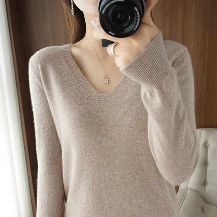 Lune London | Pullover - Comfortable V-neck Pullover