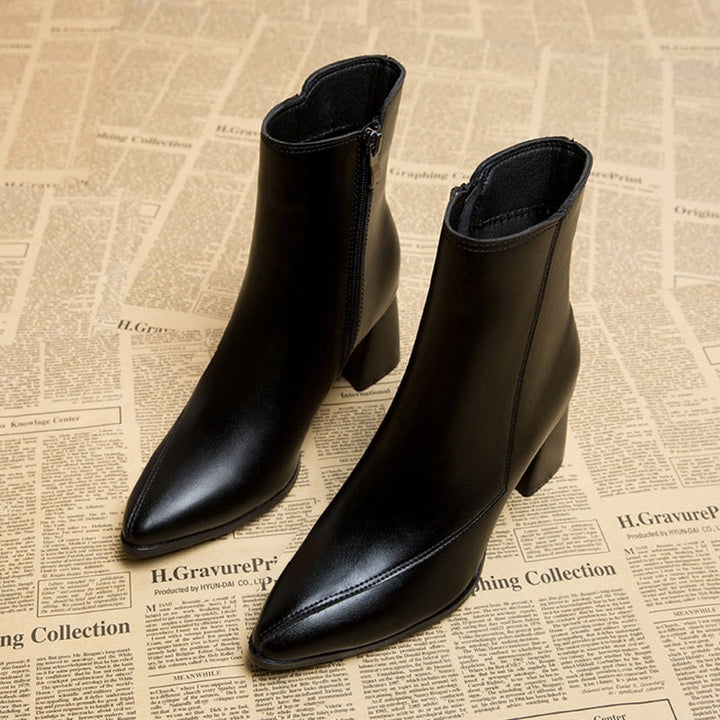 Women's boots Lune London in style - Slender silhouette for timeless elegance