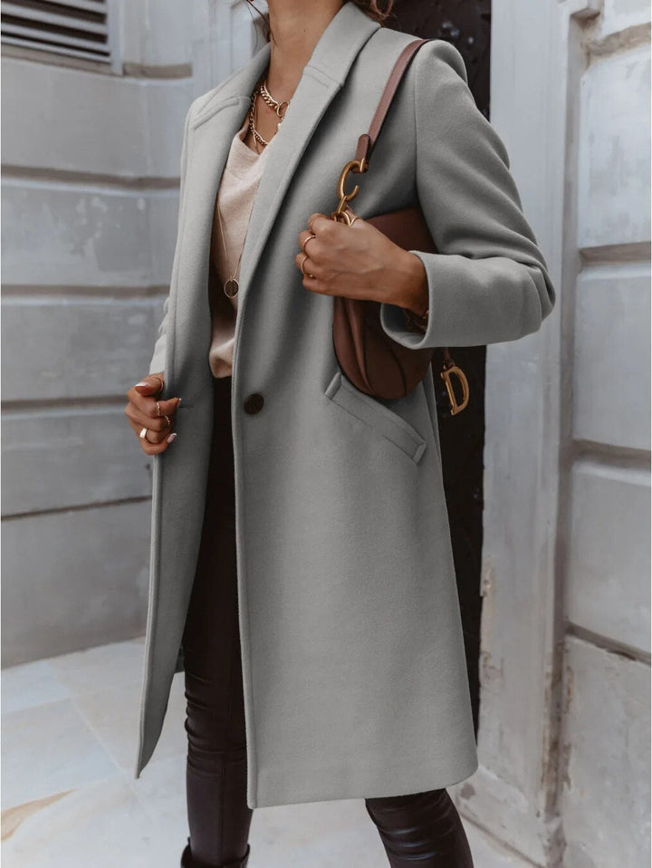 Lune London | Coat - Wool blend - Tailored fit - Button closure - Classic design