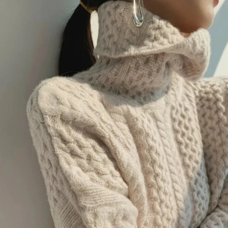 Lune London | Classic Turtleneck Sweater - Figure-Hugging Winter Comfort