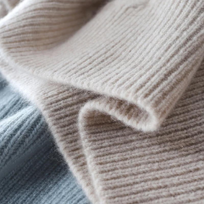 Lune London | Classic Turtleneck Sweater - Figure-Hugging Winter Comfort