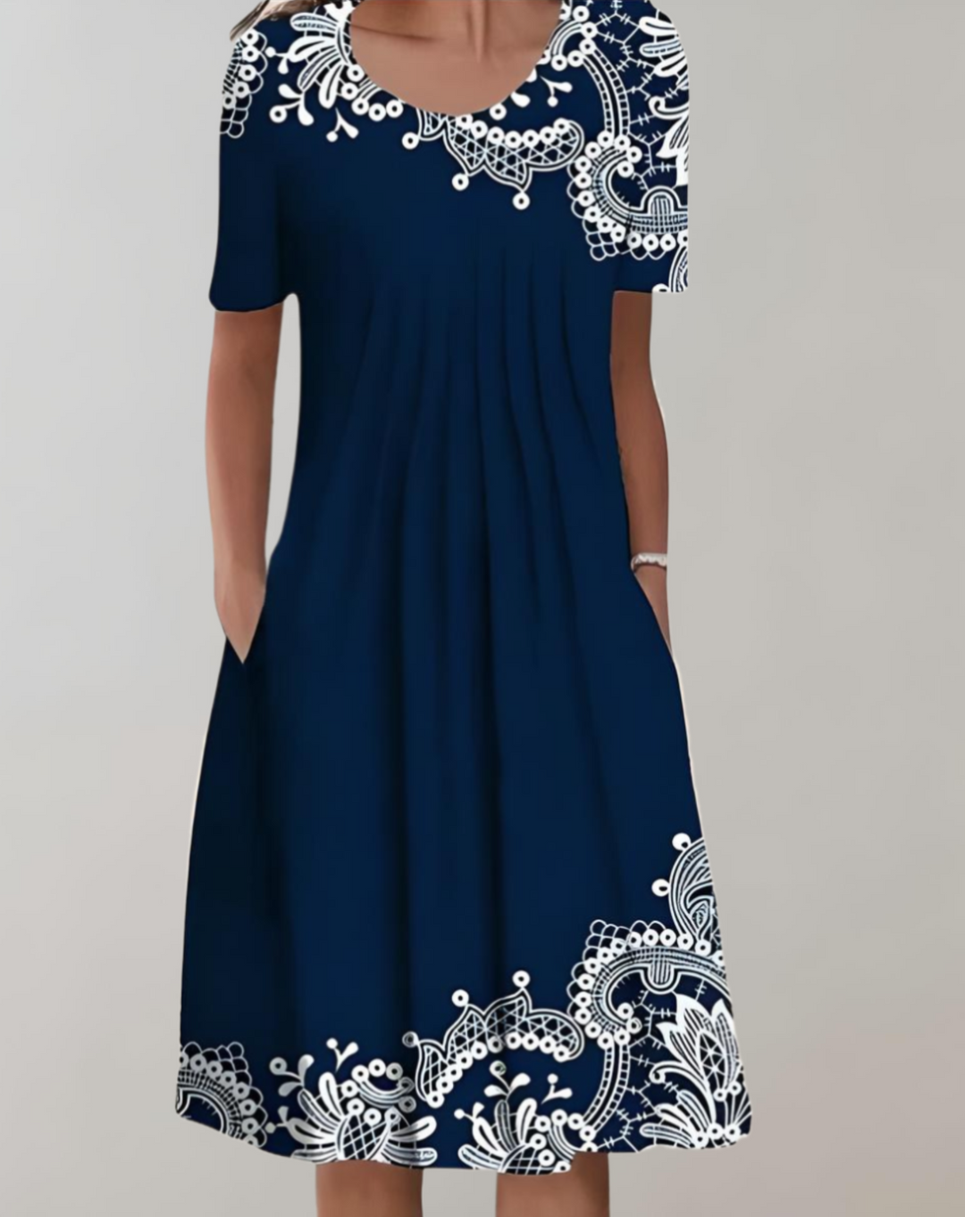 Lune London | Short sleeves, loose midi dress with floral pattern and pockets