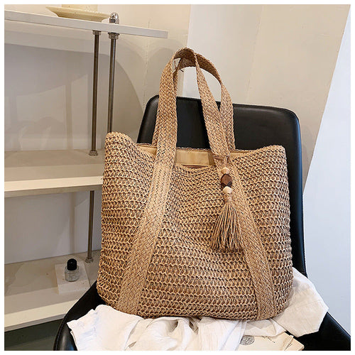 Lune London | Summer Bag Made of Straw with Casual Design