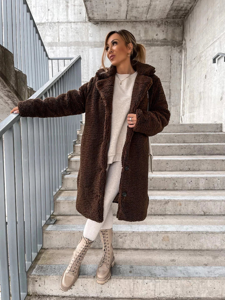 Lune London | Frostglamour: - Longer Winter Coat Made Of Fine Wool with Buttons