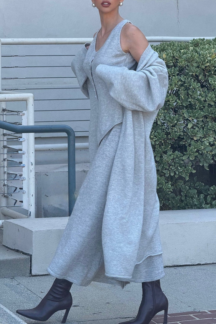 Chic und Stil | Gray Knit Vest & Maxi Skirt Three-Piece Set