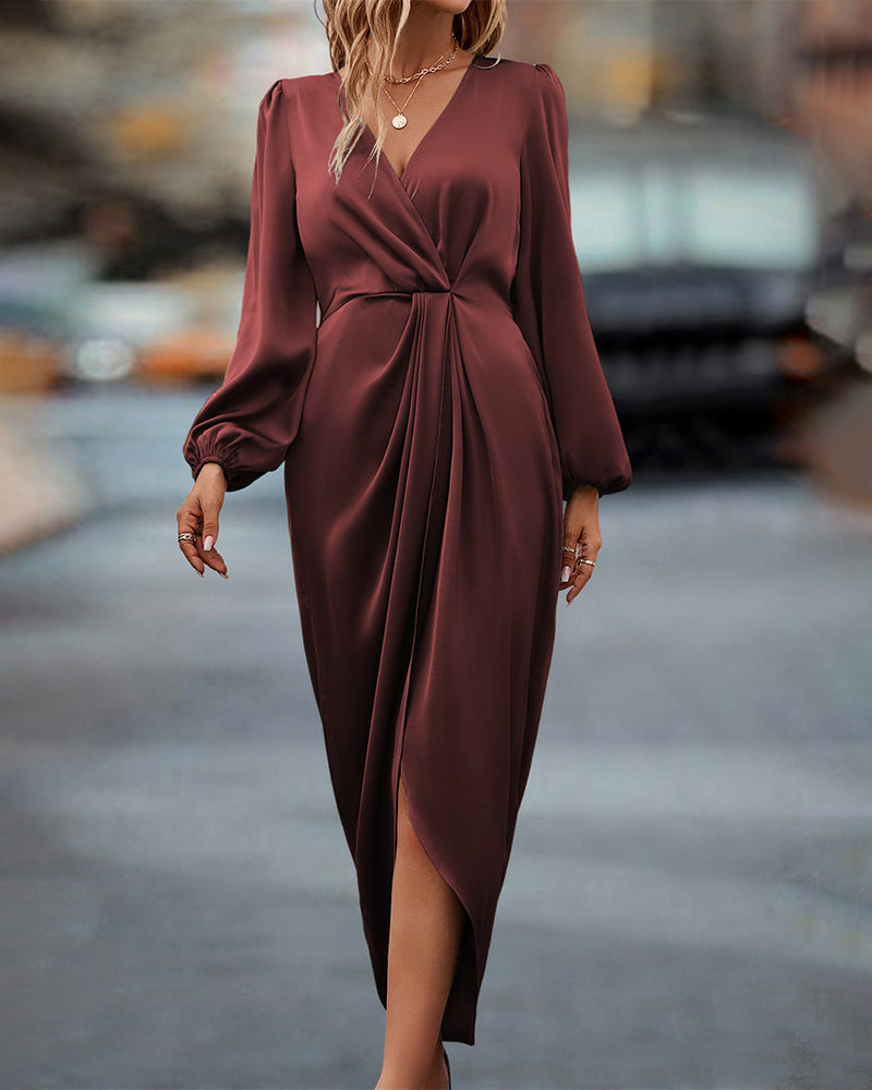 Lune London | Elegant dress with lantern sleeves and a V neckline.